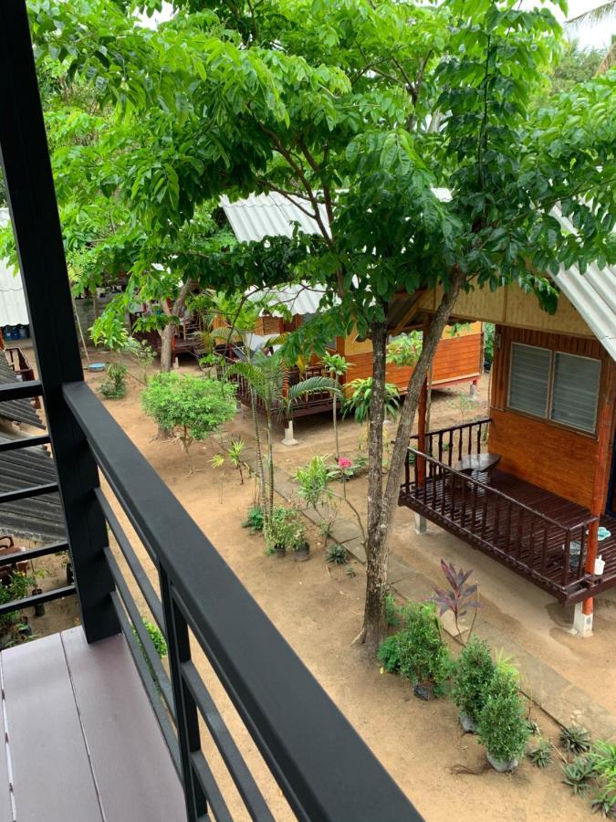 Montra Long Beach Bungalows Ko Lanta Esterno foto