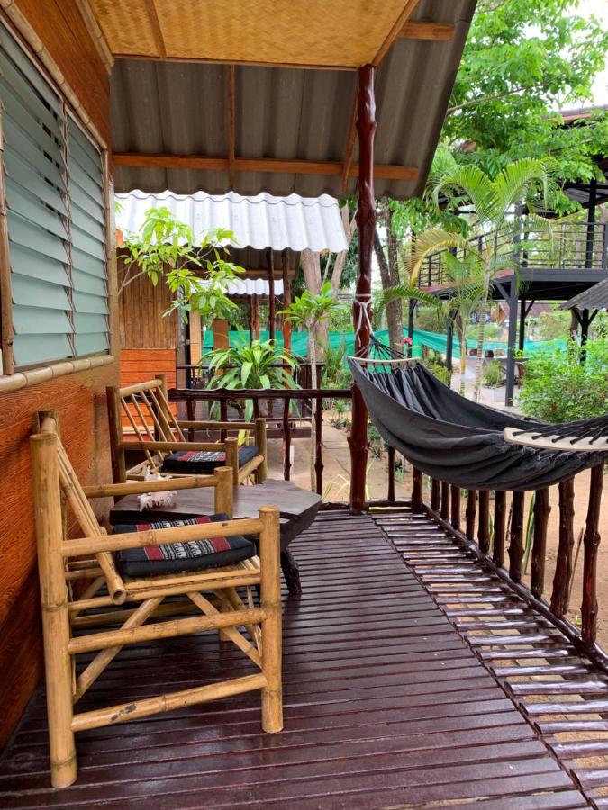 Montra Long Beach Bungalows Ko Lanta Esterno foto